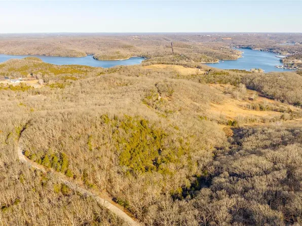 1 Larry R Gale Dr, Roach, MO 65787