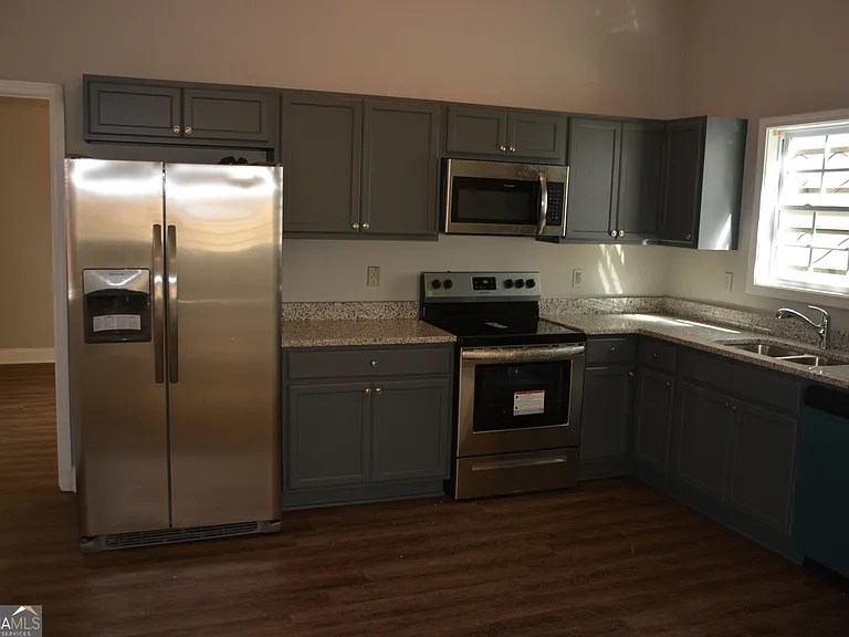 910 McDaniel St SW — Photo 7