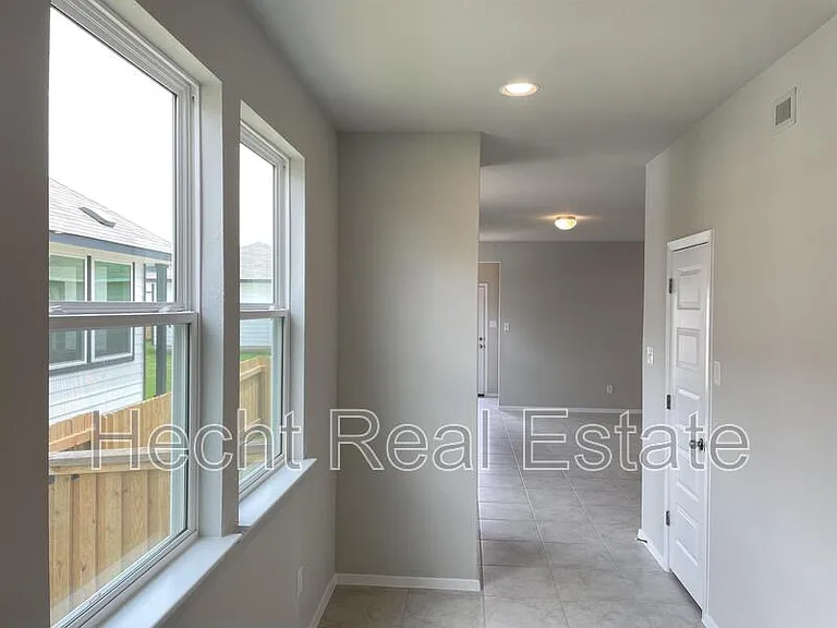 196 Fabion St — Photo 4