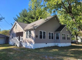 2611 Benton Rd, Mount Vernon, IL 62864