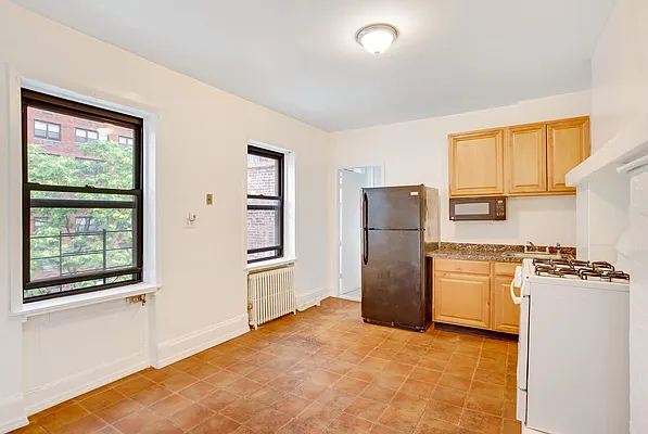Rented by Moises Farhart, LREB | media 20