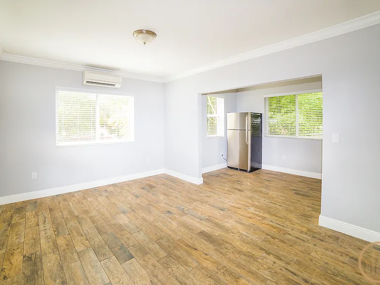 53 NE 49th St #5B — Photo 1