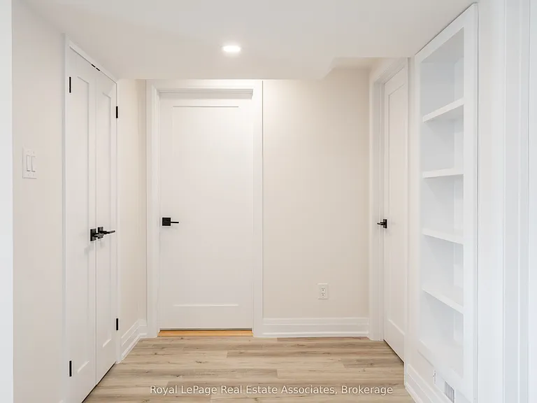 259 Fernwood Cres — Photo 11