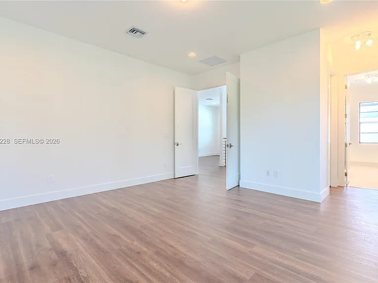 1427 SW 23rd St — Photo 25