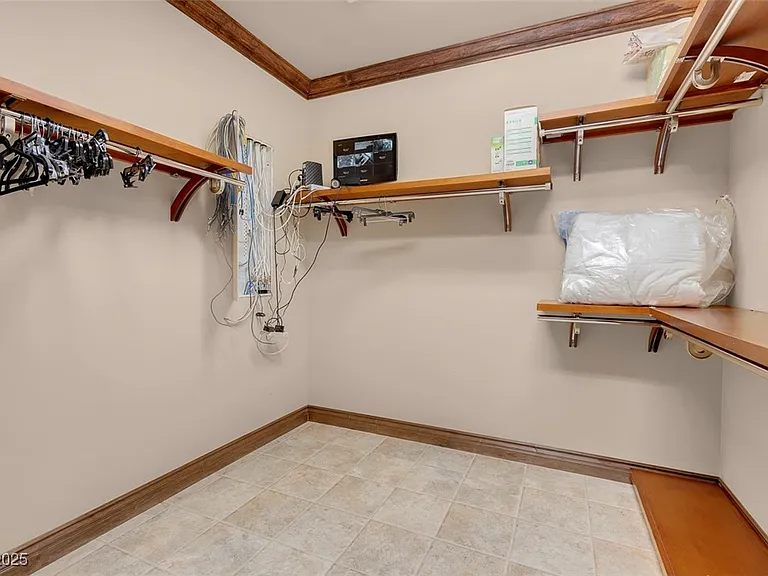 264 Crestview Dr — Photo 58