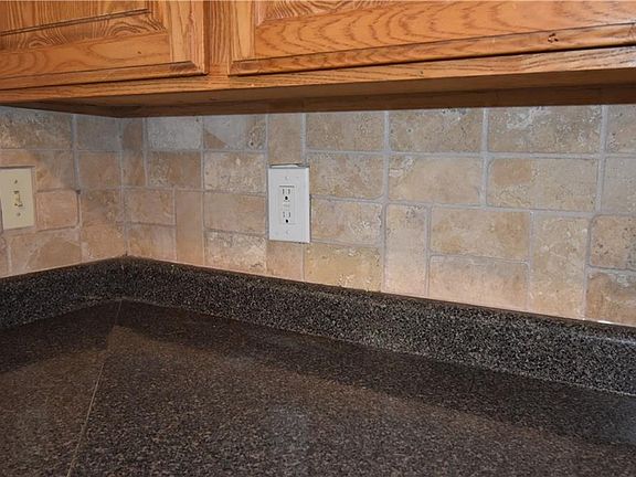 5th image of 3110 S Holiday Dr