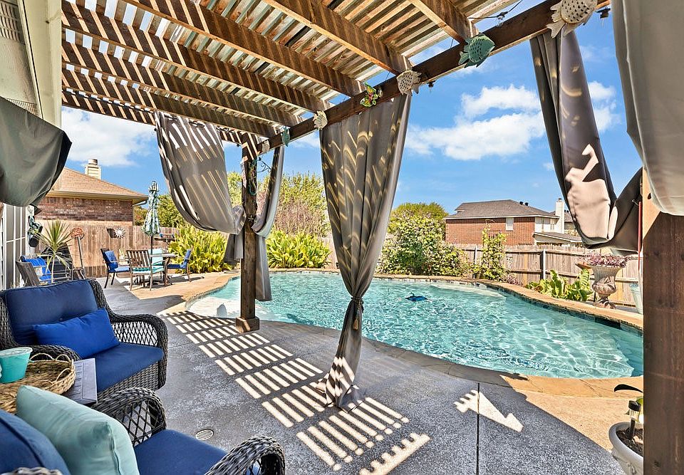 1st image of 431 Hidden Ridge Dr