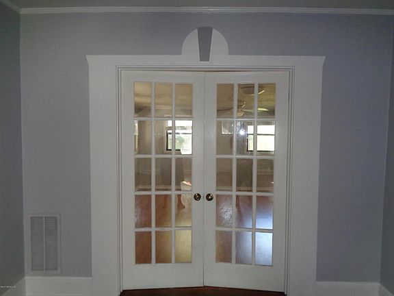 5th image of 4035 Myra St