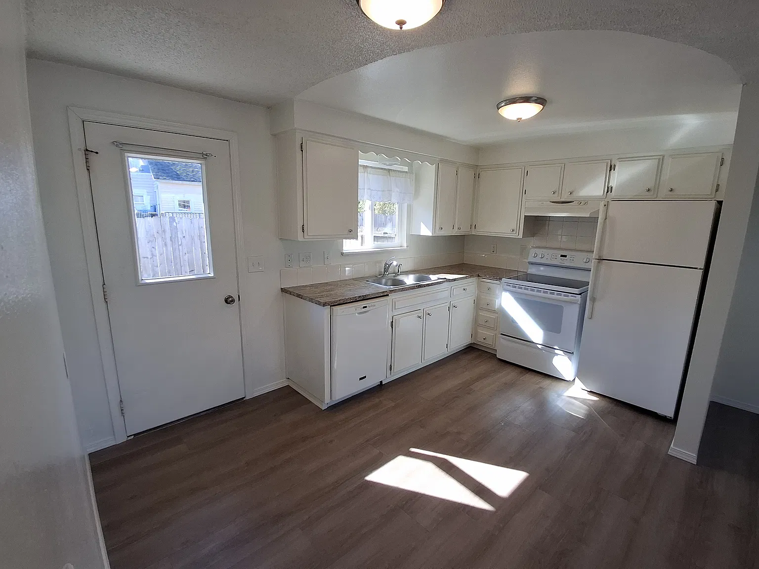 2 bed, 800 sqft, $1,295 — Photo 2