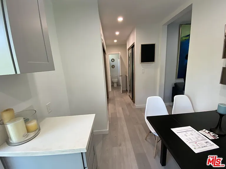 425 S Kenmore Ave #214 — Photo 7