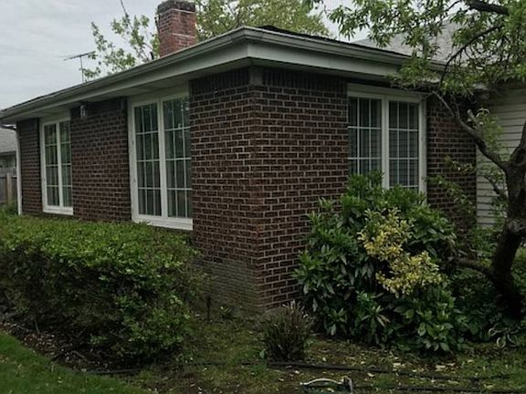 3rd image of 2100 Renfrew Ave