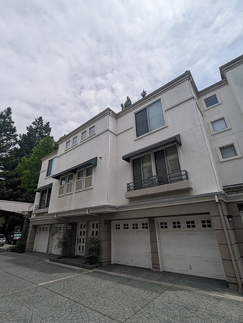 1 Bed/1 Bath top floor condo! — Photo 3