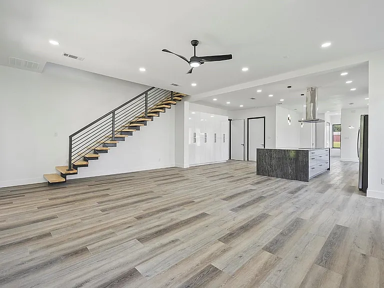 2811 Rodeo Dr — Photo 7