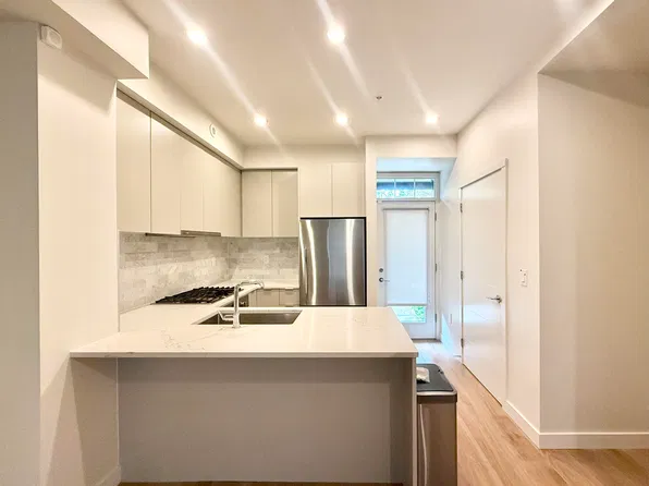 7923 Oak St #7923, Vancouver, BC V6P 0H9
