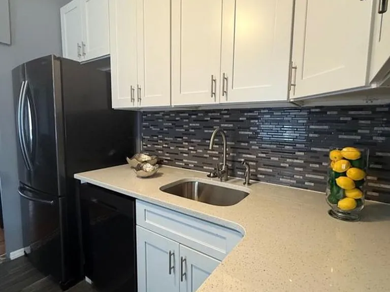 3146 Mercer St — Photo 8