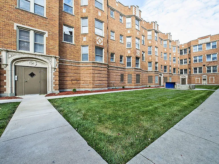 3600 W Franklin — Photo 36