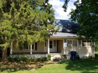 221 S Church St, Doerun, GA 31744