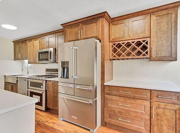 5th image of 3954 N Lake Shore Dr #320