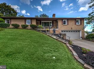 205 Fineview Rd, Camp Hill, PA 17011