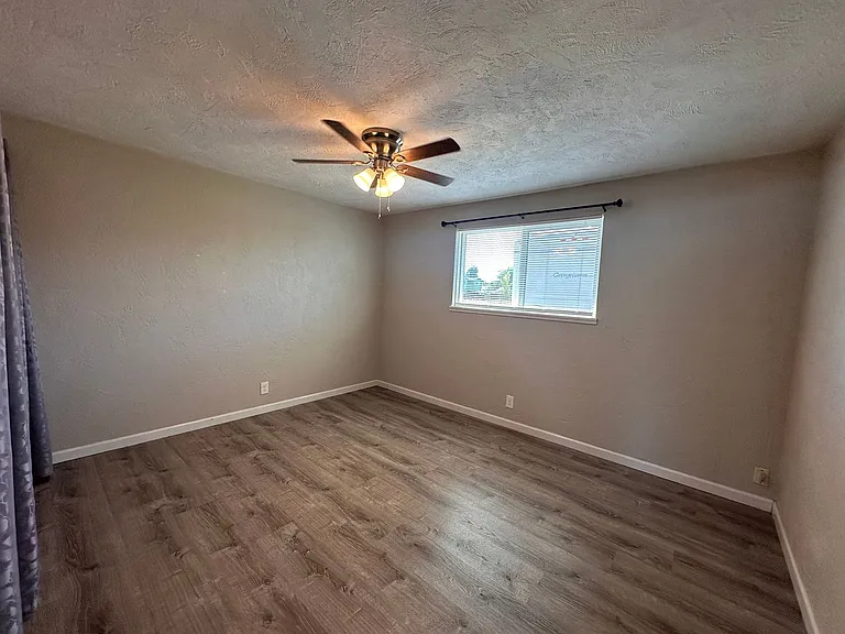 520 & 522 38th Place — Photo 12