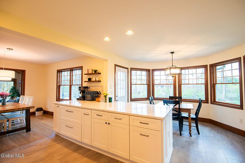 5th image of 15 Cobblestone Drive
