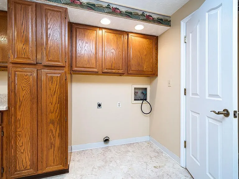 1121 Peidmont Dr — Photo 16