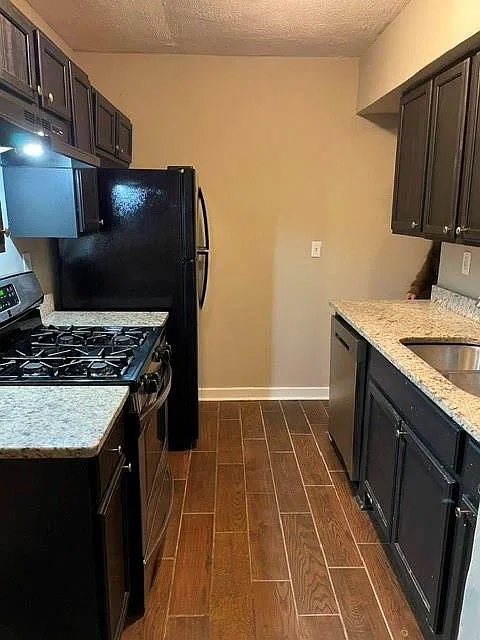 3 bed, 2.5 bath, 1466 sqft, $1,700 — Photo 4