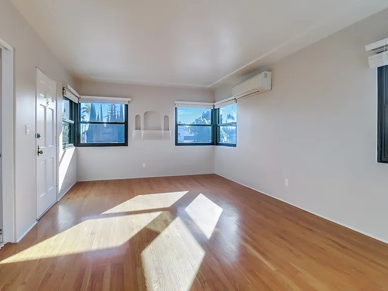 4706 Vista St — Photo 9