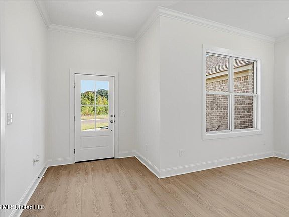 3rd image of 111 Newport Dr