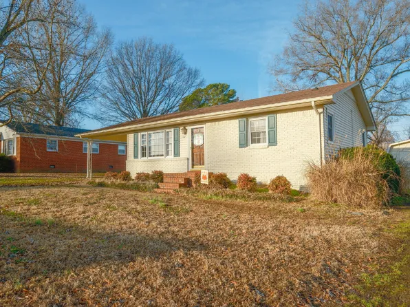 107 Edgewood St, Martin, TN 38237