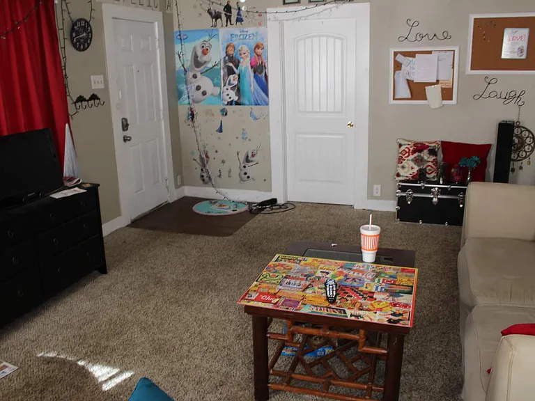 1033 W Hickory St — Photo 2