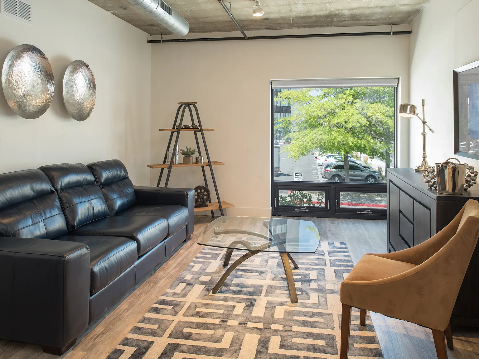 Center + Pine - 204 — Photo 2