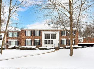 544 E Fox Hills Dr, Bloomfield Township, MI 48304