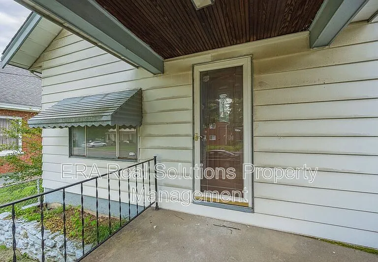 2028 W Galbraith Rd — Photo 7