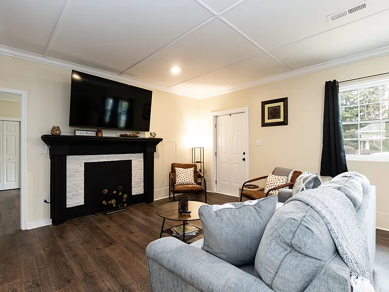 701 Elizabeth Ave — Photo 4