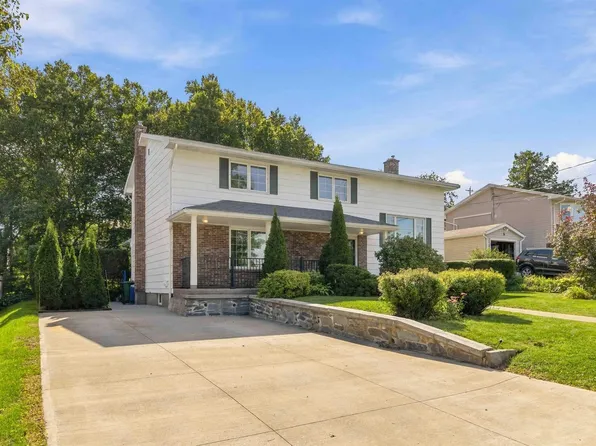 8 Banks Ct, Dartmouth, NS B2X 2Y6