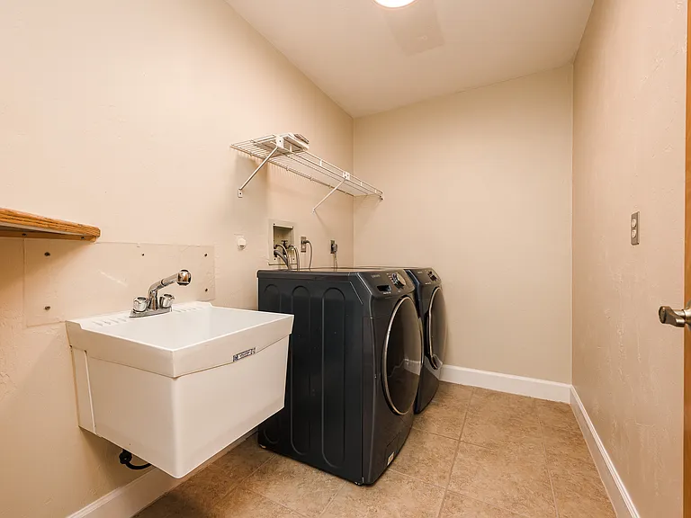 1523 Poplar Dr — Photo 18
