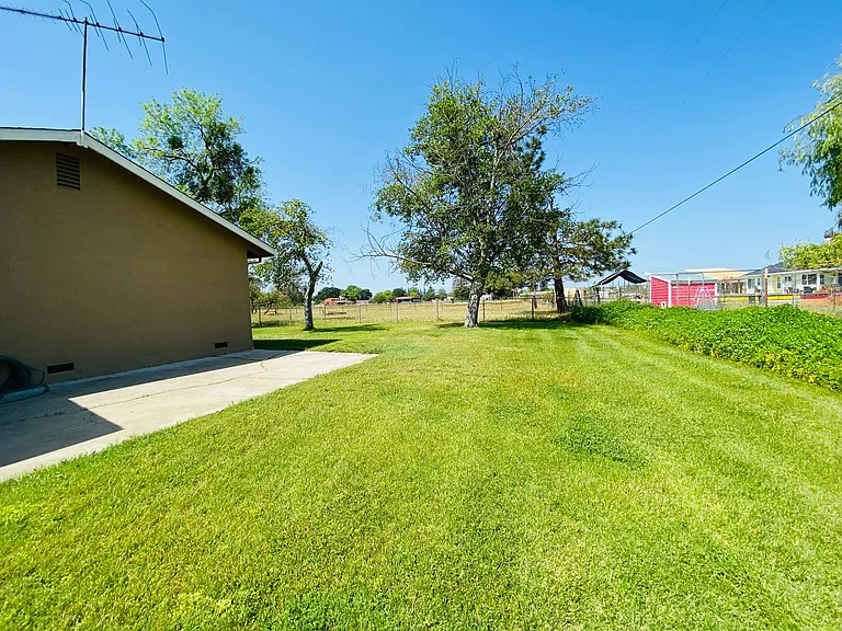 9635 Titan Rd — Photo 28