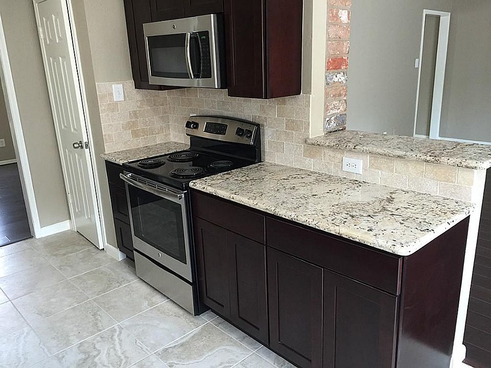 1st image of 4927 Blueberry Hill Dr