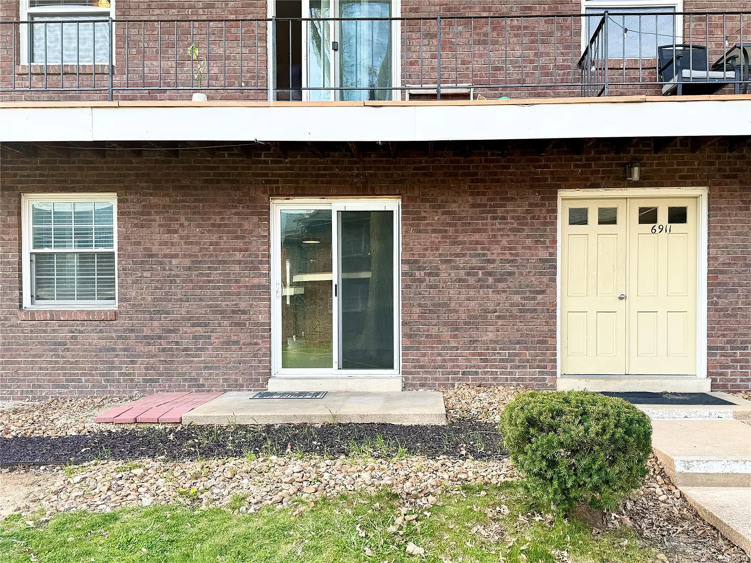 6911 Colonial Woods Dr APT 5 photo 1