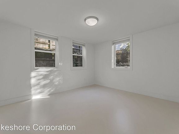 4th image of 1511 E Alder St #2
