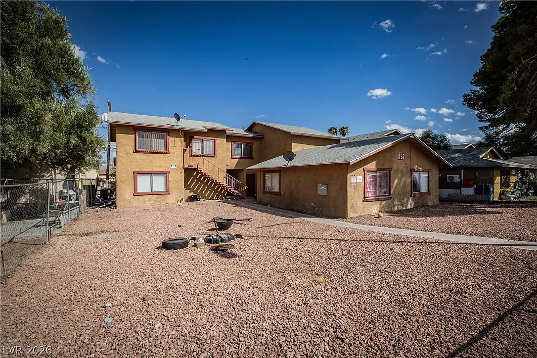 1 bed, 1.0 bath, 3243 sqft, $700 — Photo 1
