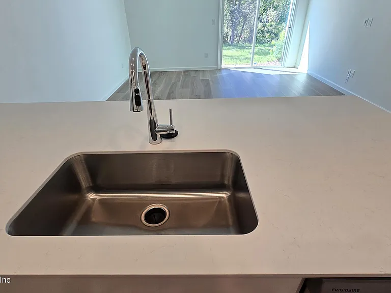 653 Holly Lakes Dr — Photo 4