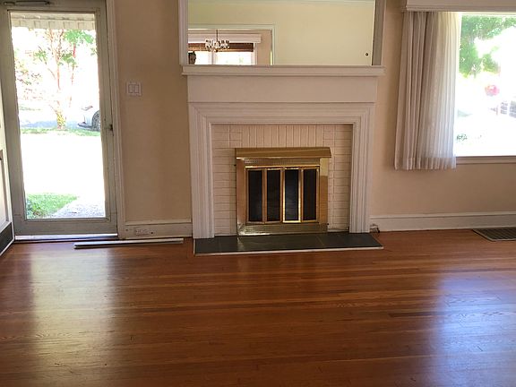 Living room (non-working fireplace)