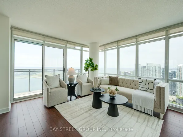 15 Fort York Blvd #4612, Toronto, ON M5V 3Y4