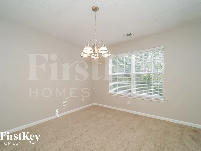 1059 Grandview Cir — Photo 5