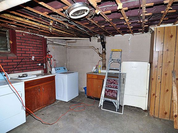 5th image of 39-62 Gosman Ave