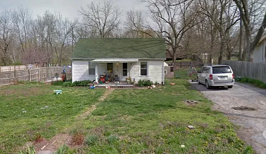 2603 E Walnut St — Photo 2
