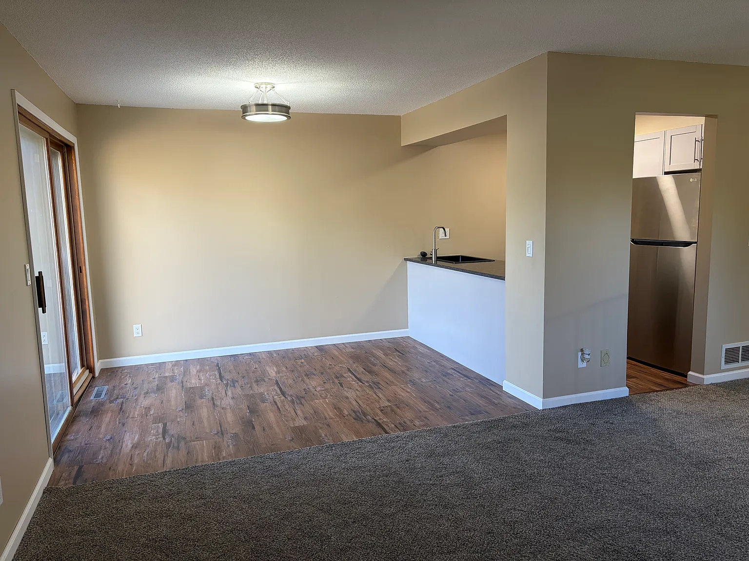 2 bed, 1372 sqft, $2,000 — Photo 3