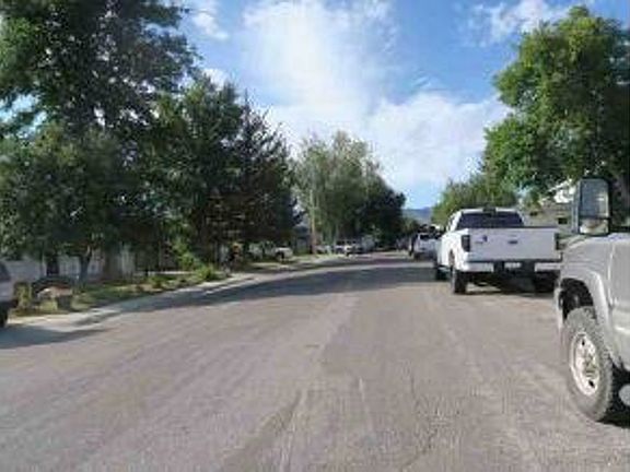 Exterior Neighborhood (street photo)